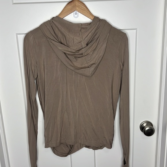 Tobi Taupe wrap hoodie NWT size small - Picture 3 of 7